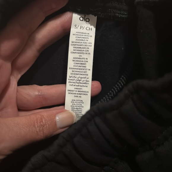 Alo Yoga Accolade Sweatpants Straight Leg in black - Picture 10 of 11